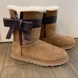 UGG Josette Bow Ribbon Boot sz 6